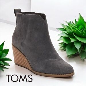 🌟 TOMS CLARE Gray Suede Wedge Ankle Boots